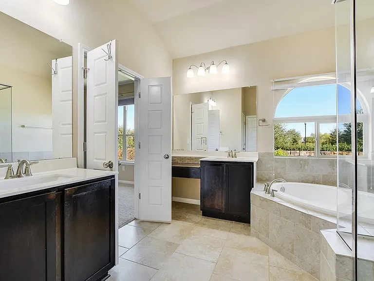 16208 Cantania Cv — Photo 13