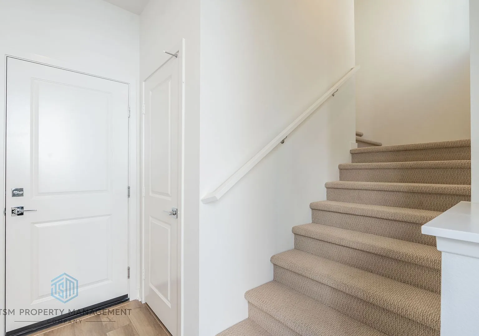 Brand New 3 Bed 2.5 Bath Townhouse in Eastvale Square! — Photo 3