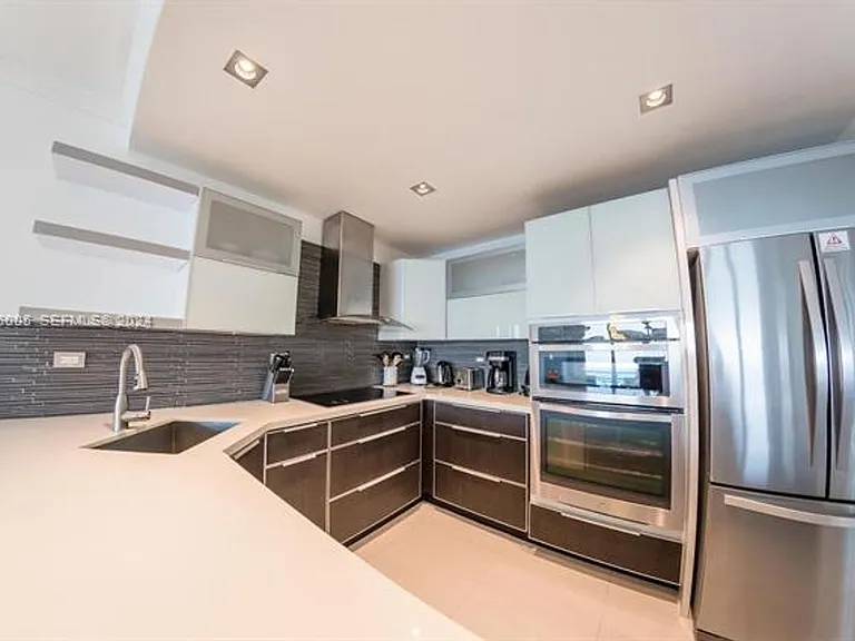 5601 Collins Ave #1206 — Photo 9