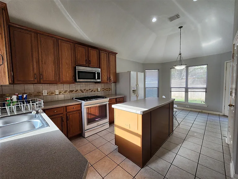 1011 Lexington Green Dr — Photo 26