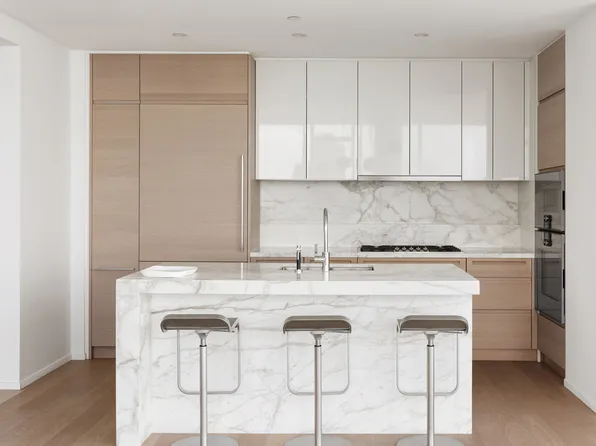 30 Riverside Boulevard image 4 of 11