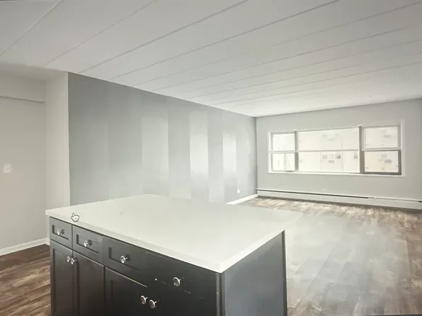 6007 N Kenmore Ave APT 401, Chicago, IL 60660