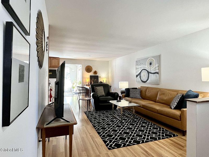 4th image of 29 Woodlawn Avenue