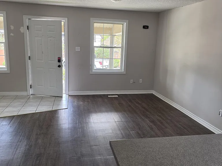 195 Hyman St — Photo 2