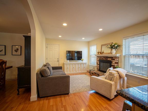 5th image of 1119 Santa Cruz Way
