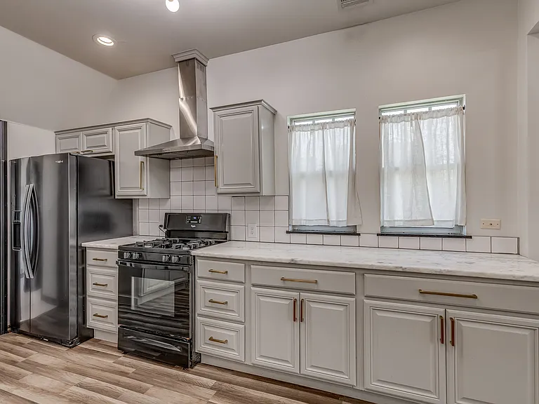 1521 N Blackwelder Ave — Photo 13