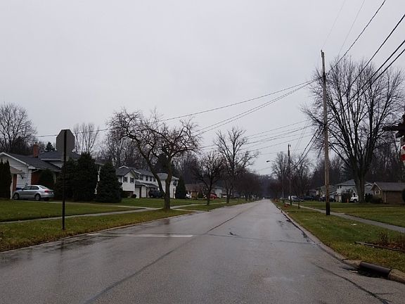 4th image of 5261 Berkshire Dr
