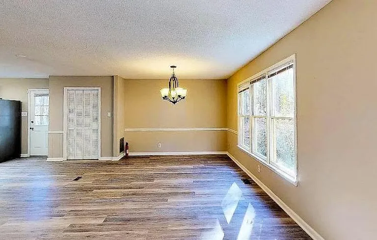421 Constitution Dr — Photo 9