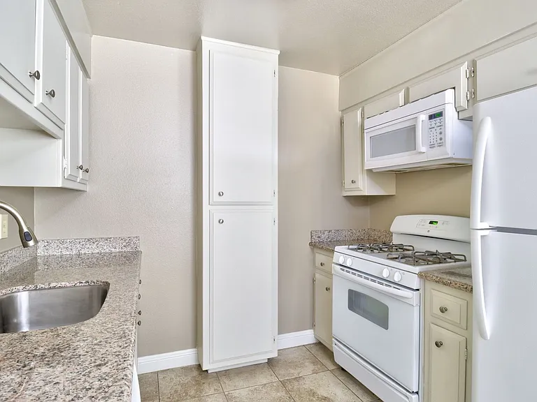 Courtyard Apartments — Photo 2
