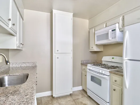 Courtyard Apartments