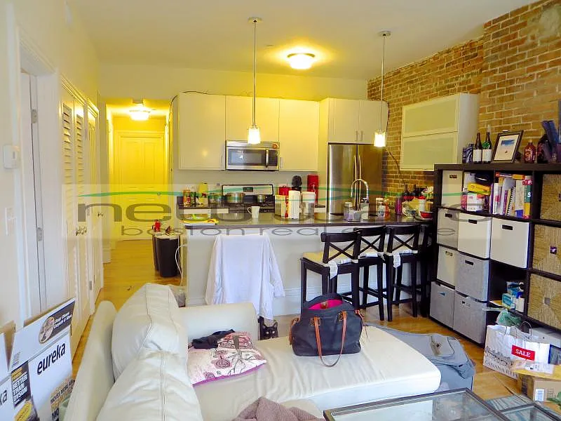 3 bed, 900 sqft, $5,800 — Photo 4