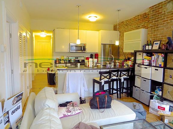 4th image of 656 Massachusetts Ave APT 1