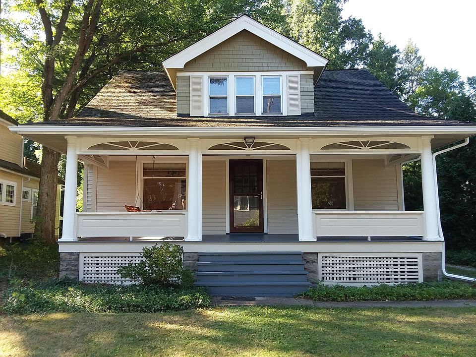 41 Olive Street, Chagrin Falls 44022