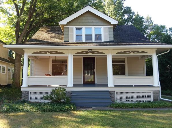 41 Olive St, Chagrin Falls, OH 44022
