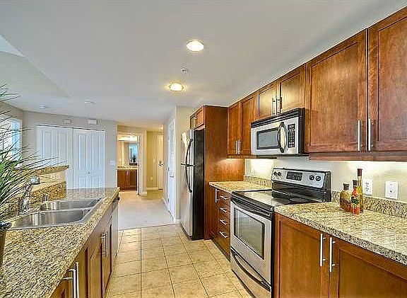 4th image of 253 10th Avenue # Fl 3rd