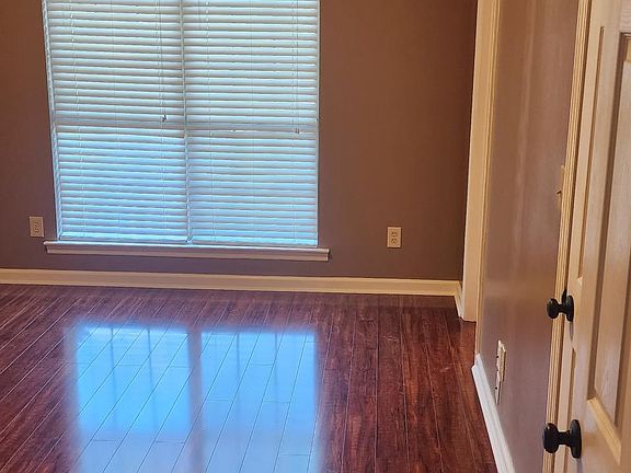 5th image of 8412 Water Oak Ct