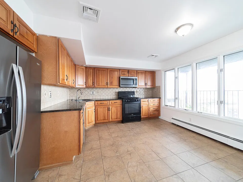 Eat-In Kitchen
