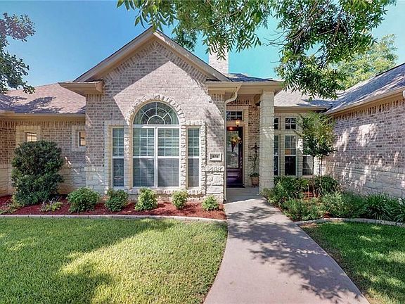 3rd image of 404 San Saba St