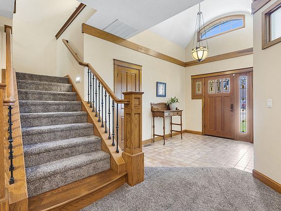 3rd image of 229 Country Bluff Drive