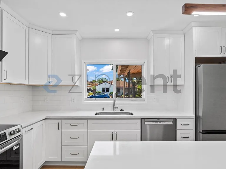 1835 Catherine St — Photo 12
