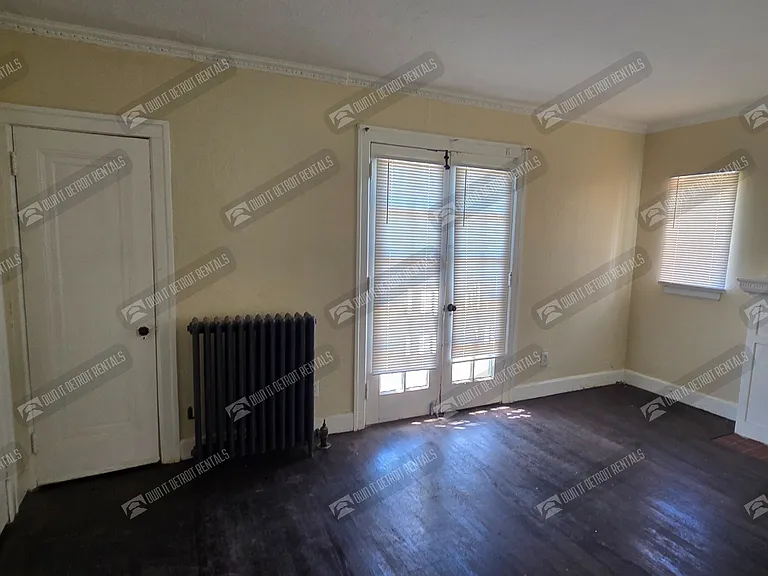 13918 Roselawn St — Photo 6