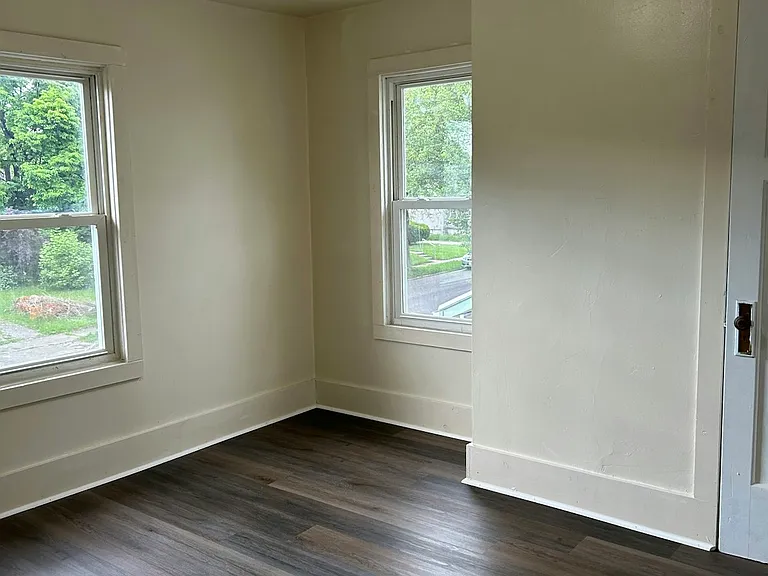 844 Saint Agnes Ave — Photo 4