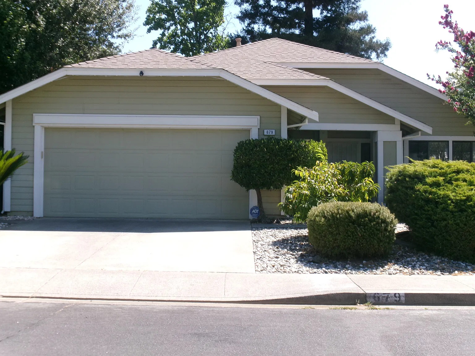 4 bed, 1792 sqft, $2,900 — Photo 1
