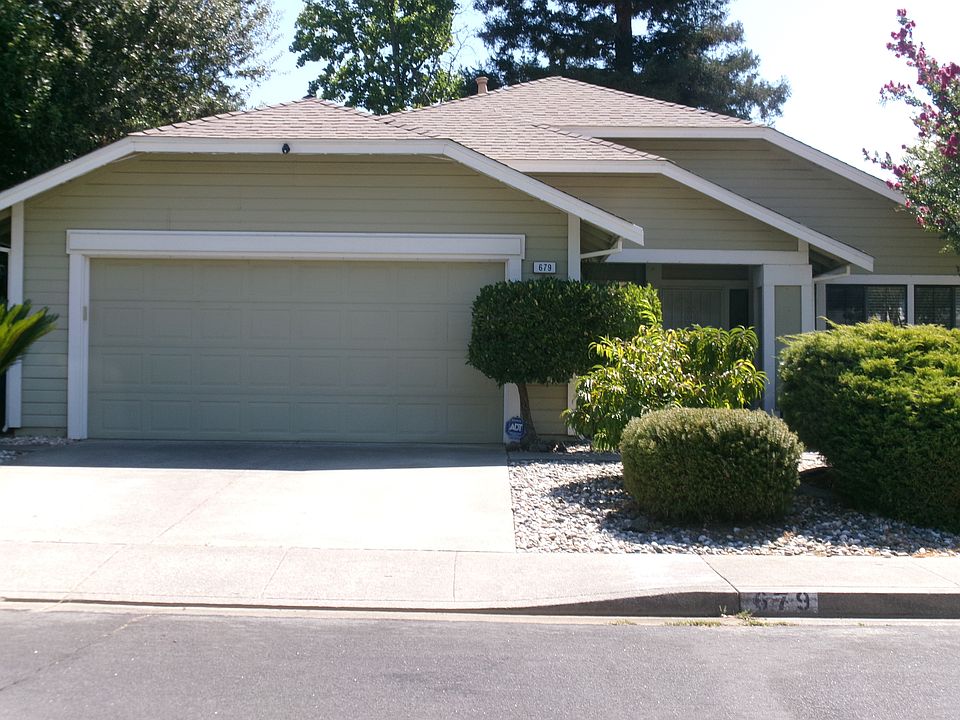 1st image of 679 Hawk Dr