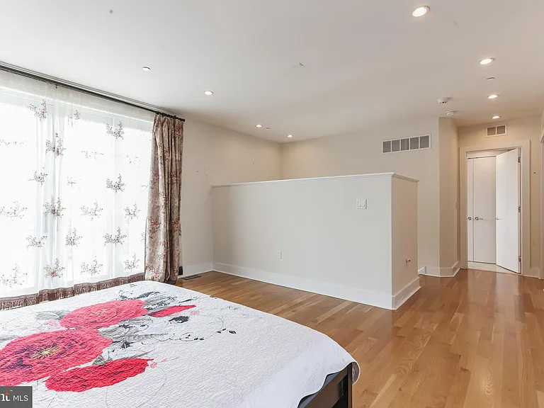 133 Salter St — Photo 16