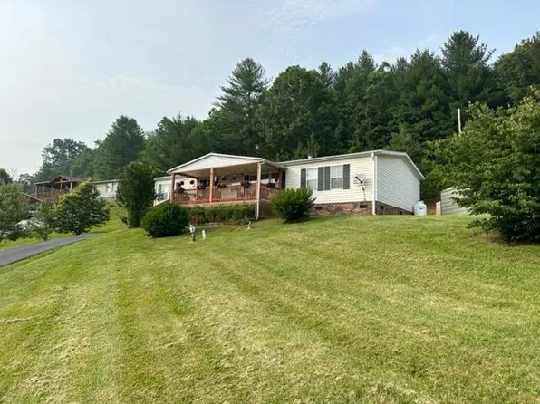 8418 Riverside Dr, Fries, VA 24330