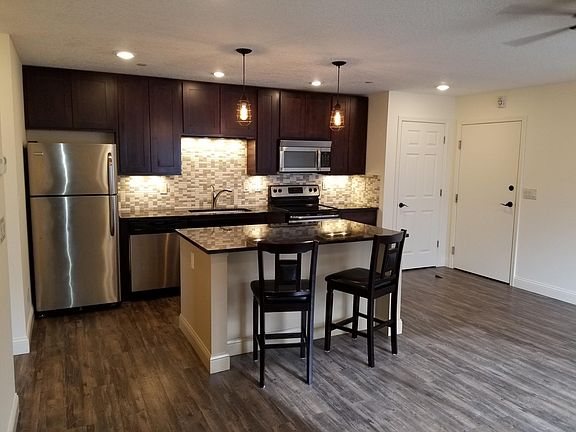 3rd image of 1975 Wilson Ave #8