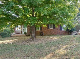 901 Eli Rd, Bon Aqua, TN 37025