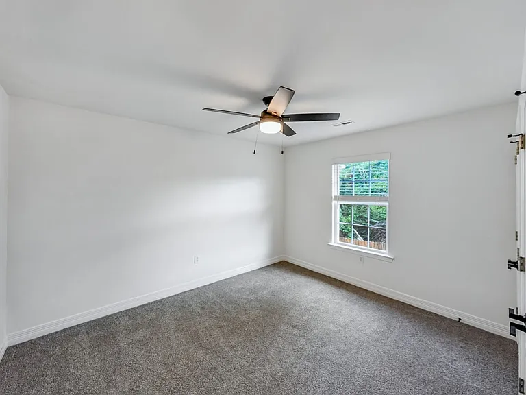 904 W Dixson St — Photo 23