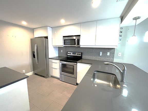 4th image of 3 Royal Palm Way #2050