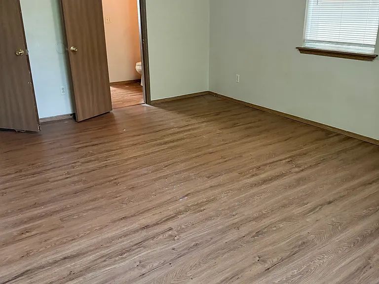 1513 S Case St — Photo 3