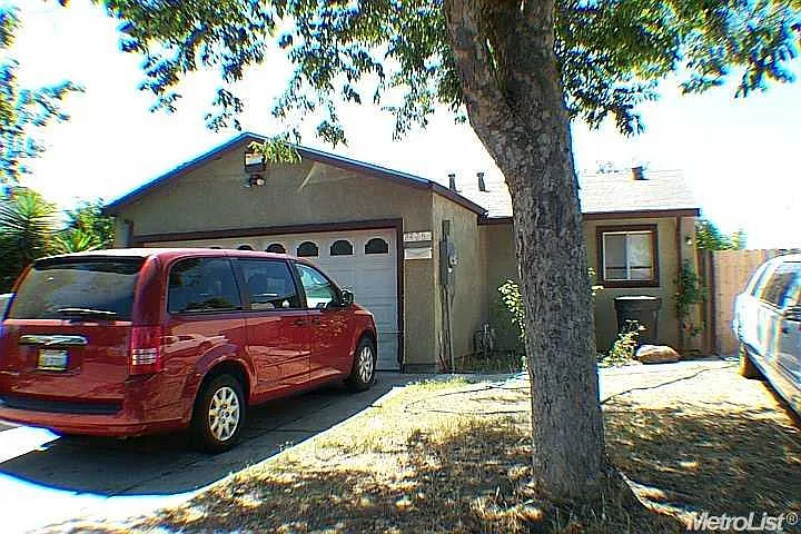 2425 Nancy Ln photo 1