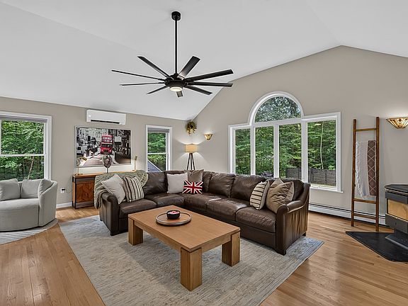 5th image of 7 Mossman Rd