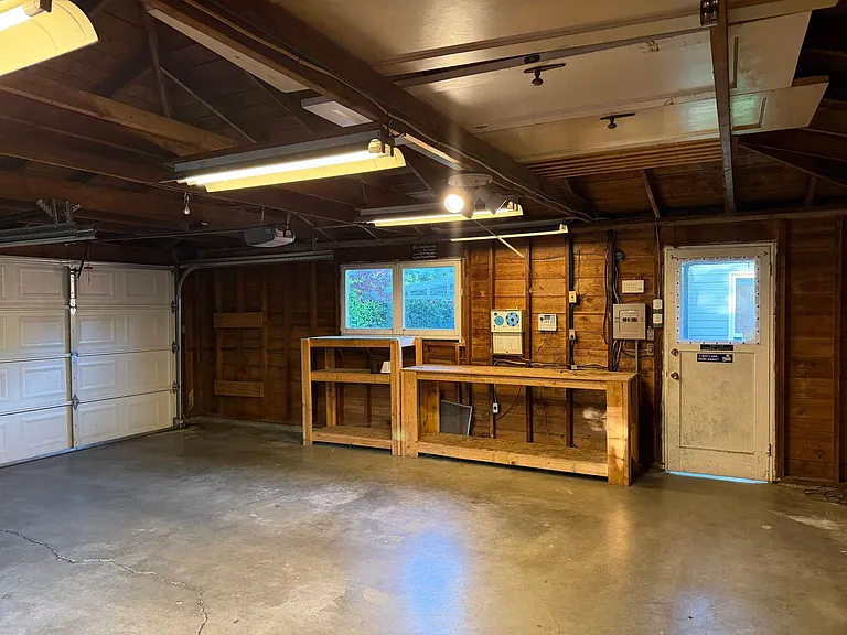 924 N Union Ave — Photo 51