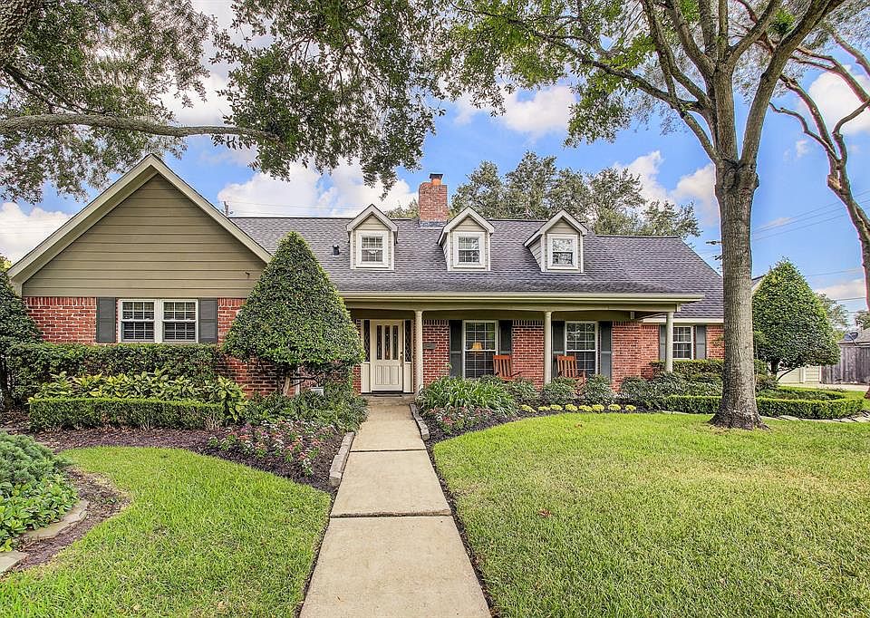 Incredible location on Willow Meadows most sought after street. Been described as the Beaver Cleaver home from iconic TV series.