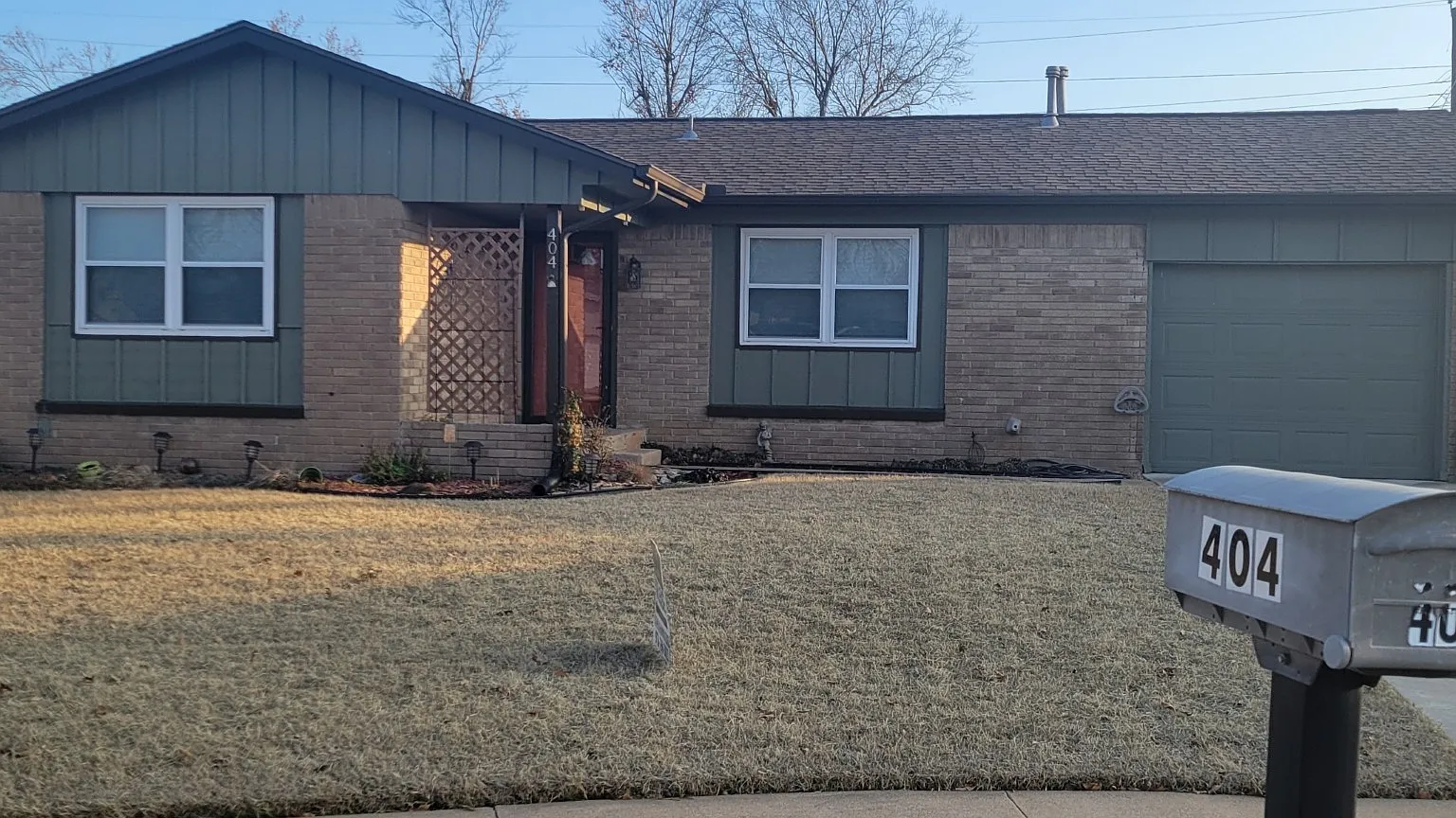 3 bed, 1.0 bath, 990 sqft, $1,400 — Photo 1
