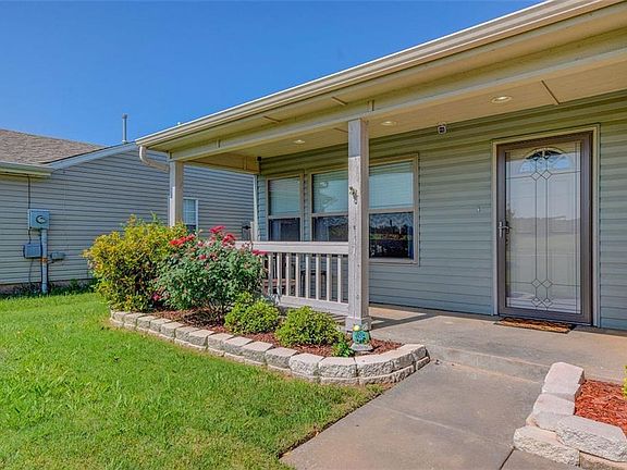 3rd image of 1609 Eagle Dr