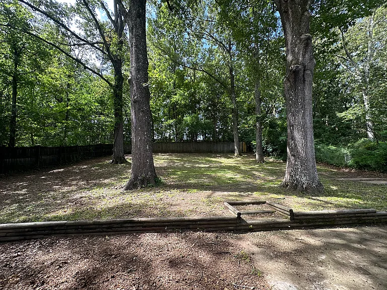 2701 Maple Dr — Photo 13