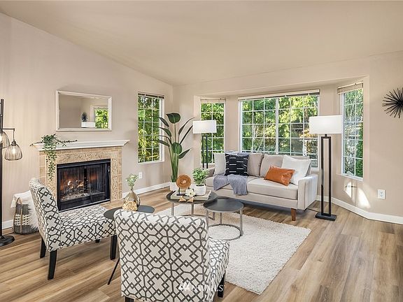 Top Floor Unit offers Natural Light and Privacy