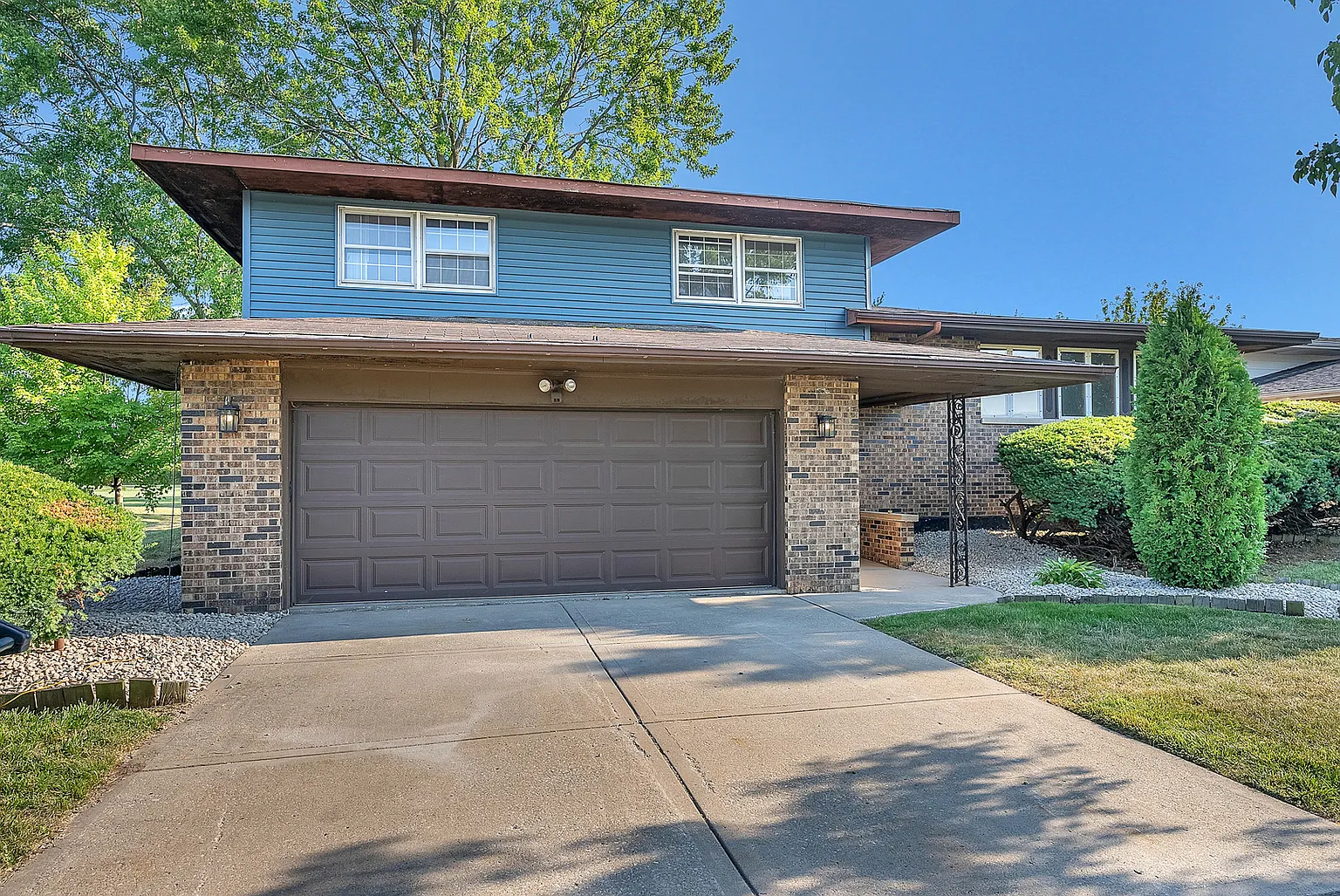 2957 192nd Pl photo 1