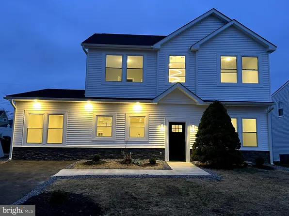 16 Alder Ln, Levittown, PA 19055