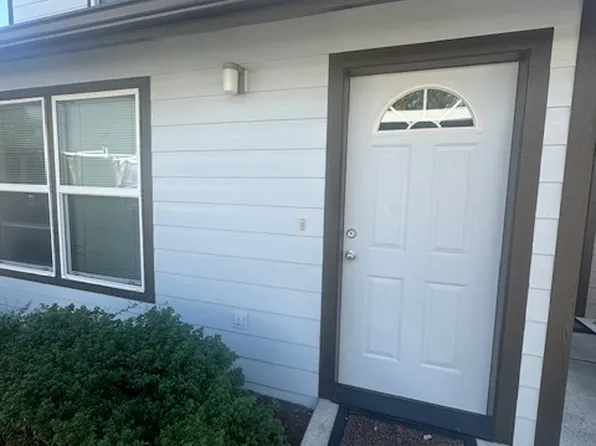 2136 NW North Hill Dr #A, Grants Pass, OR 97526