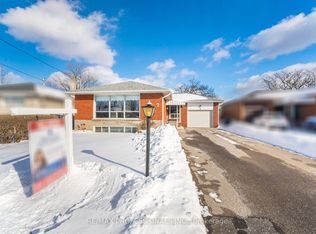 7 Pettit Dr, Toronto, ON M9R 2W6