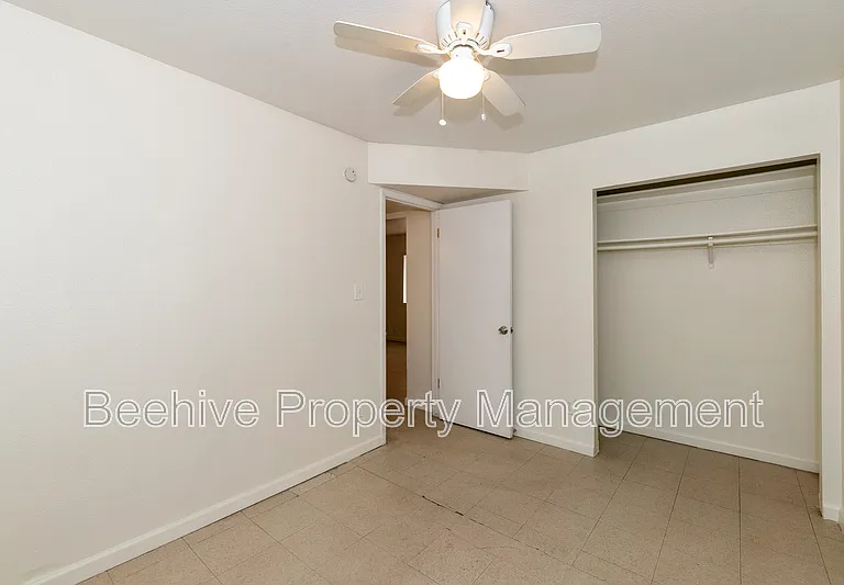 1040 N 28th St #8 — Photo 8