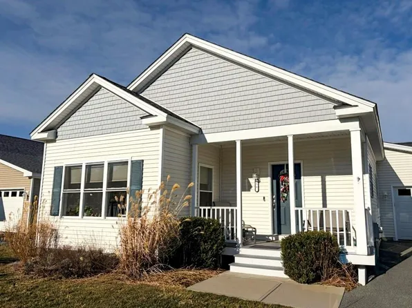 58 Chickadee Ln, South Kingstown, RI 02879