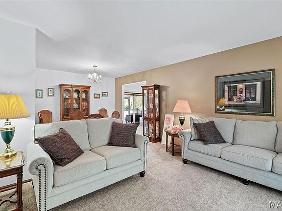4th image of 733 Mayer Dr